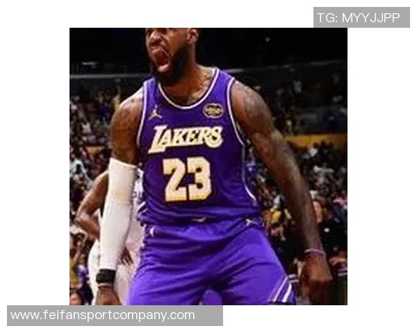 詹姆斯重温青春岁月更新IG头像展现16岁爆炸头造型采访照